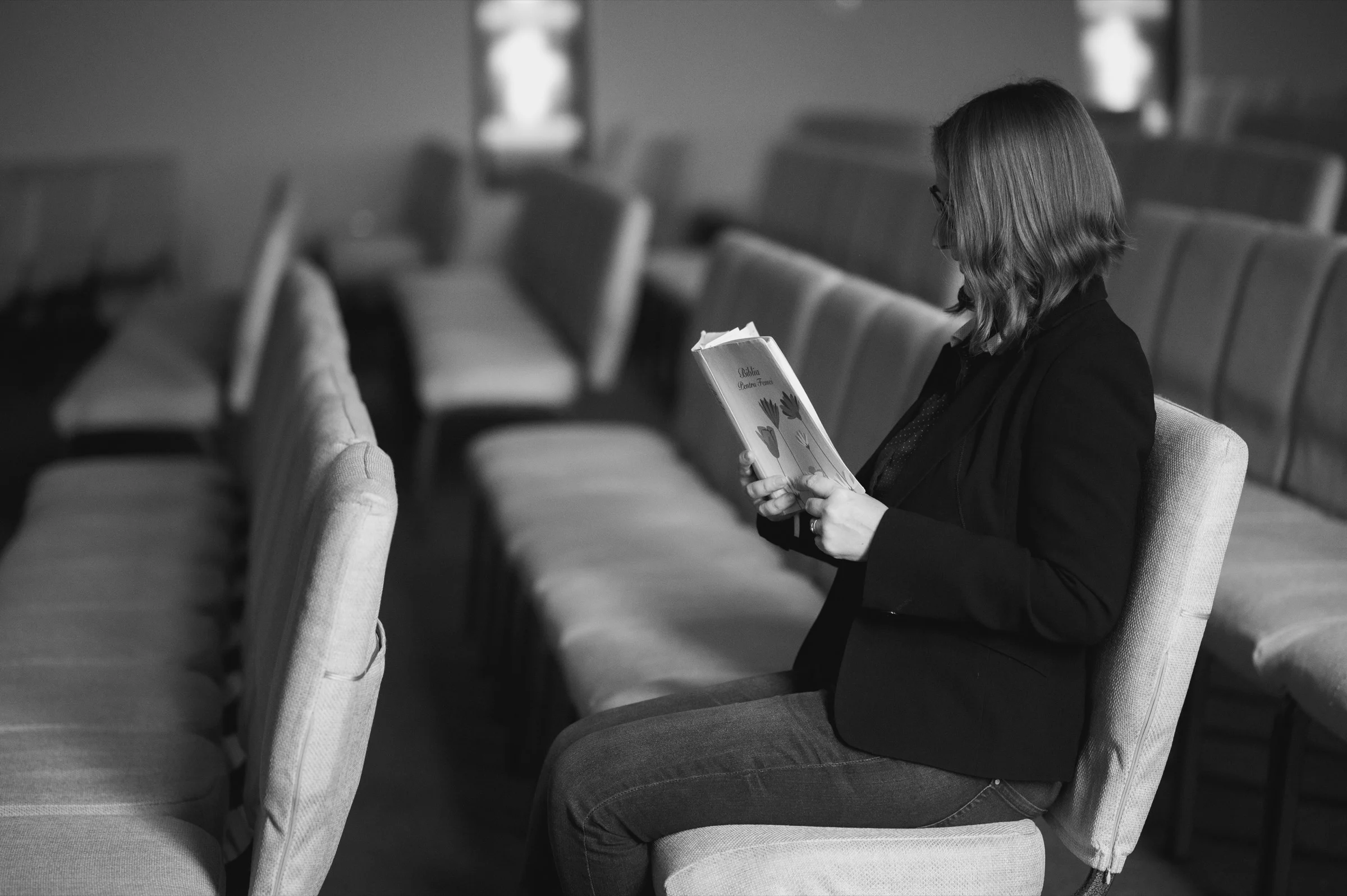 Gabriela Povian — portret pentru pagina Despre mine.